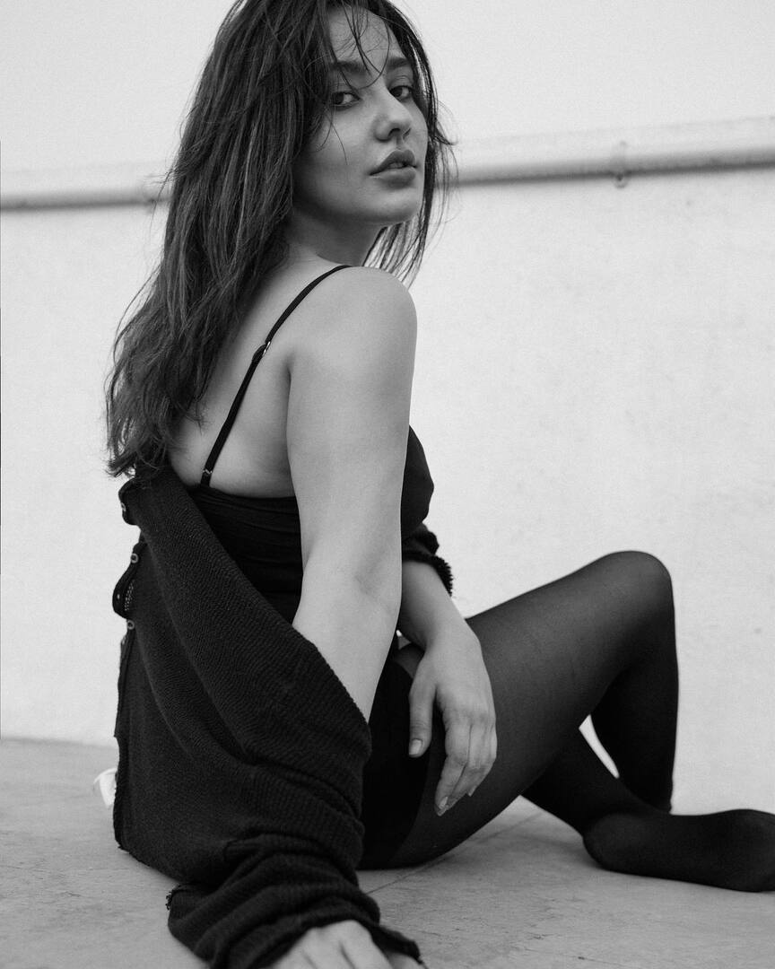 Neha Sharma 6